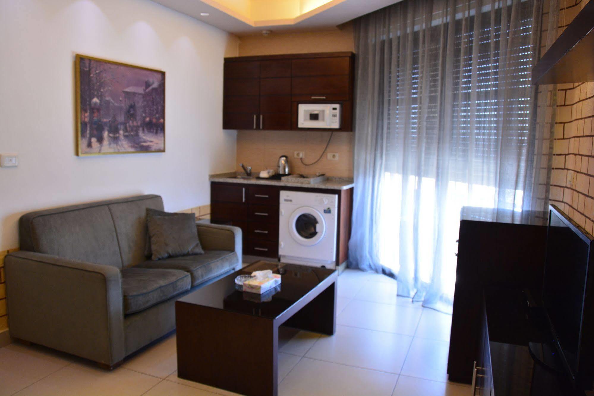 Nadine Hotel Suites Amman Exterior photo