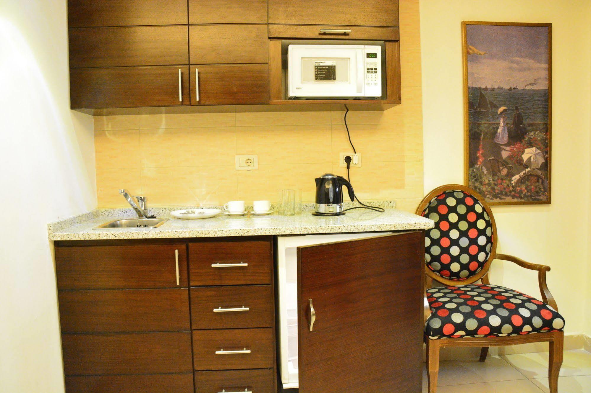 Nadine Hotel Suites Amman Exterior photo